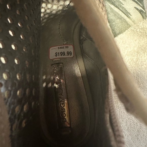 SOLD - BCBG shoes never used 8.5M - Picture 4 of 5